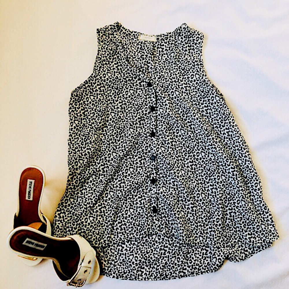 🌿{5 for $25} Soprano Hi Low Sleeveless Top